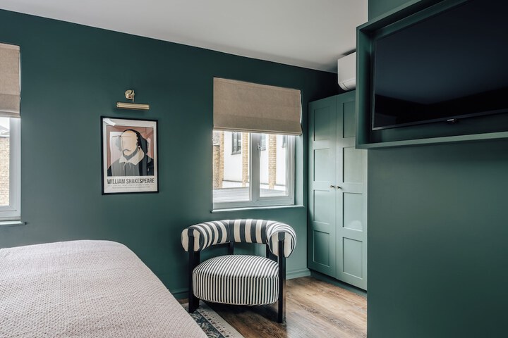 Room 32 of 160