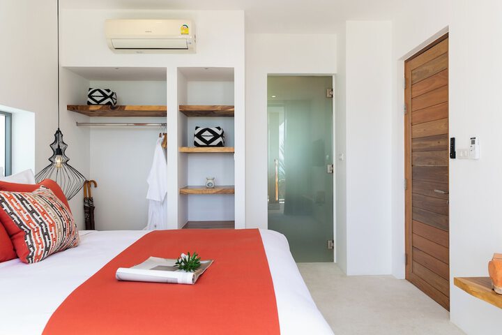 Room 9 of 261