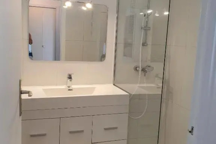 Room 5 of 9