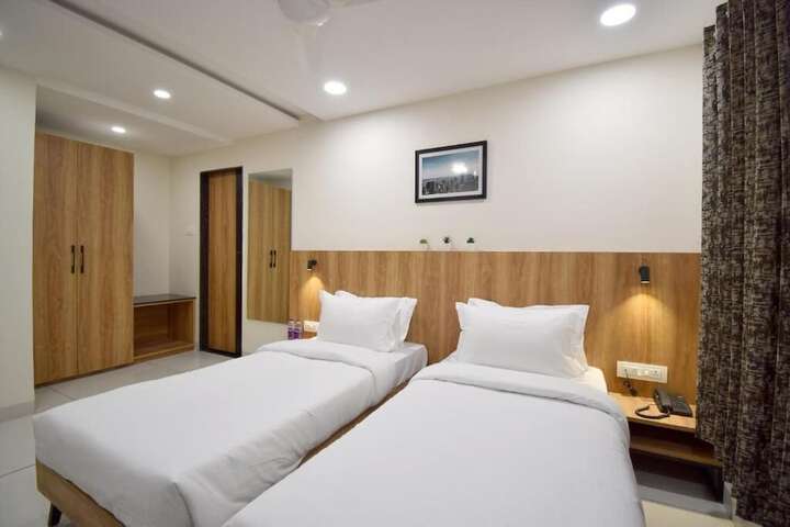 Room 12 of 36