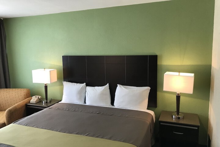 Room 6 of 27