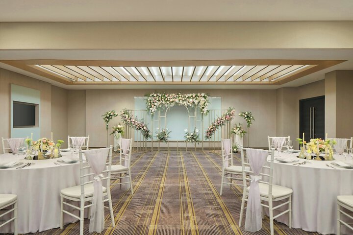 Ballroom/Hall 36 of 49