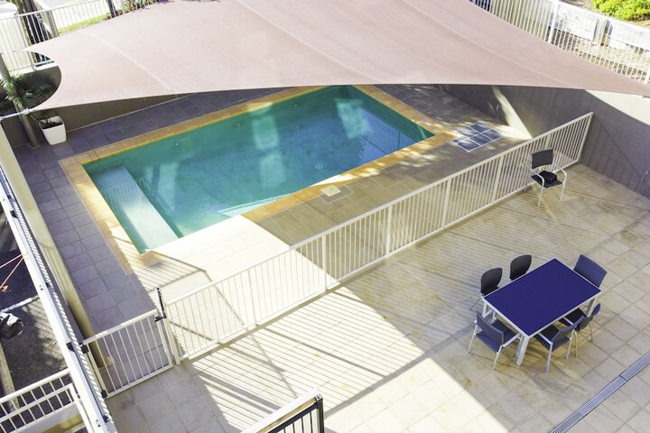 Pool 18 of 25