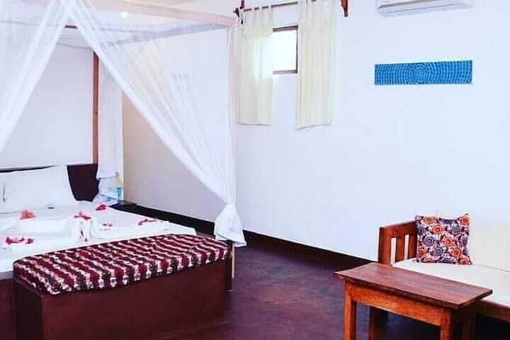 Room 2 of 72