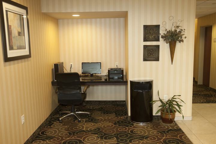 Business Center 36 of 38