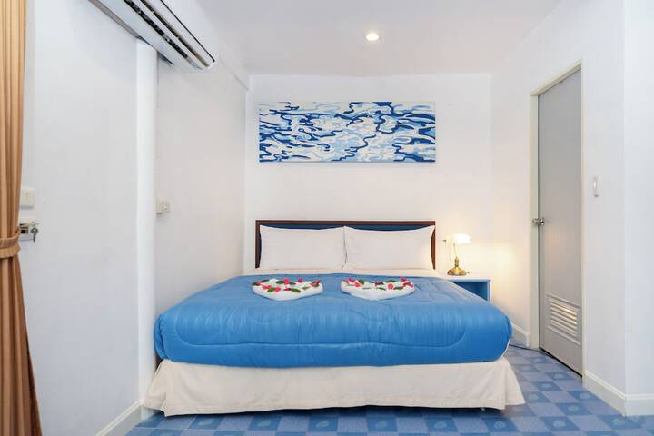 Room 3 of 91