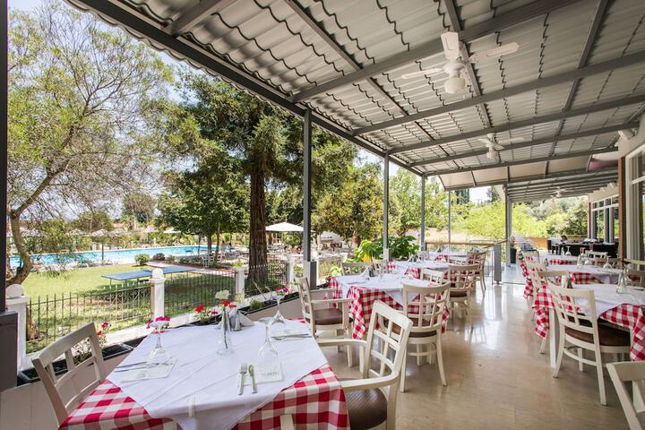 Dining Photos