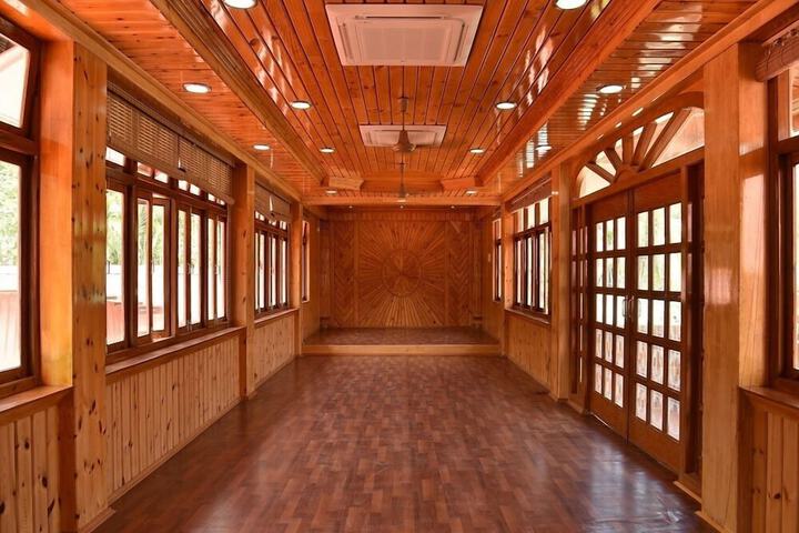 Ballroom/Hall 6 of 13