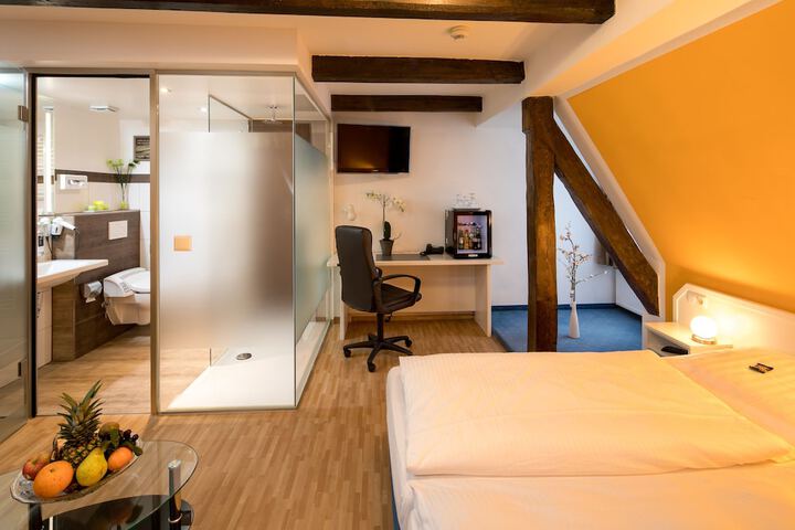 Room 7 of 13