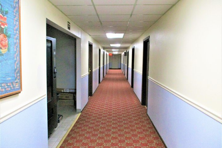 Ballroom/Hall 12 of 16