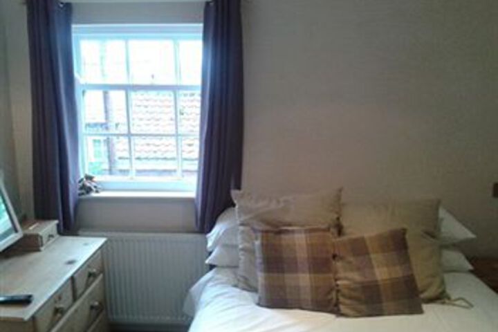 Room 6 of 12