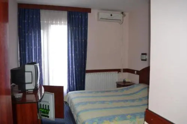Room 5 of 13