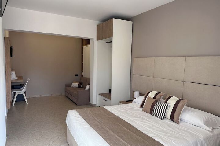 Room 6 of 62