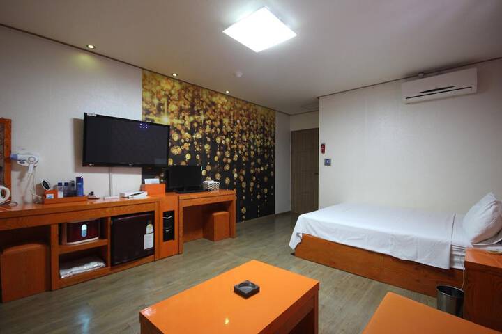 Room 35 of 57