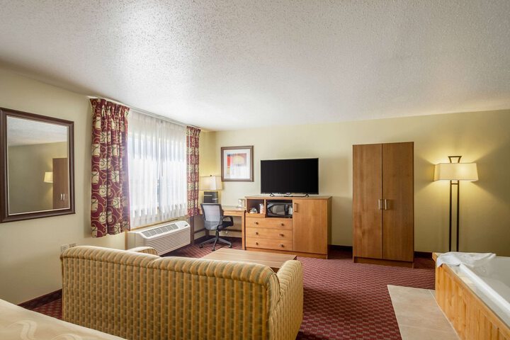 1 King Bed (6 of 12)