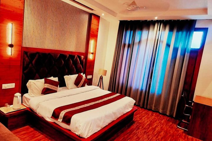 Room 16 of 35