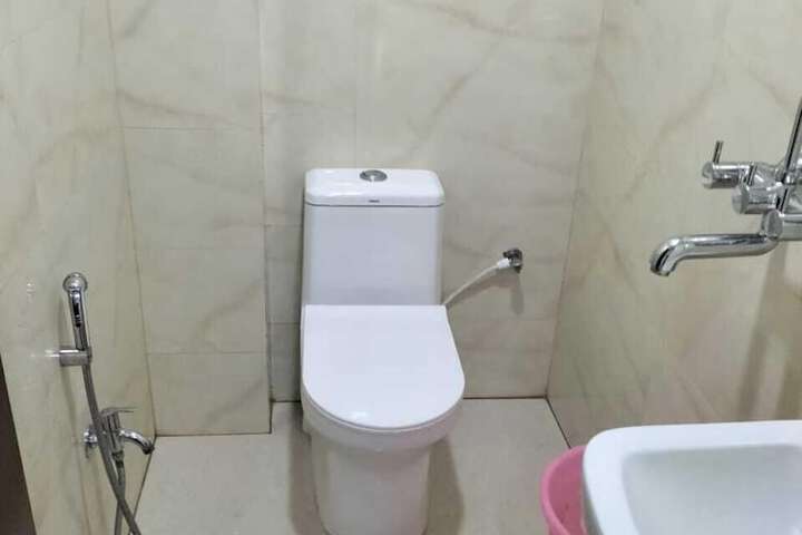 Room 14 of 16