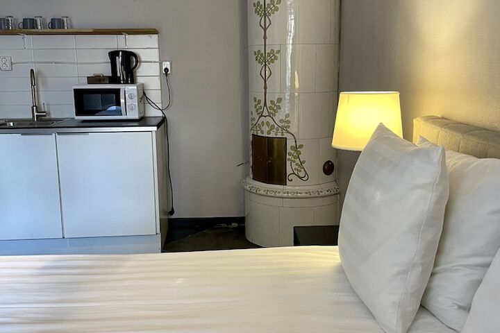Room 10 of 144