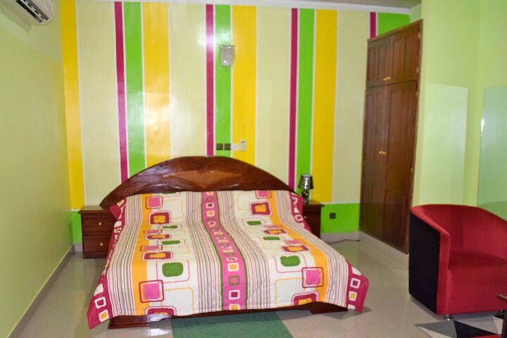 Room 9 of 20