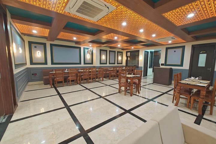 Ballroom/Hall 49 of 70