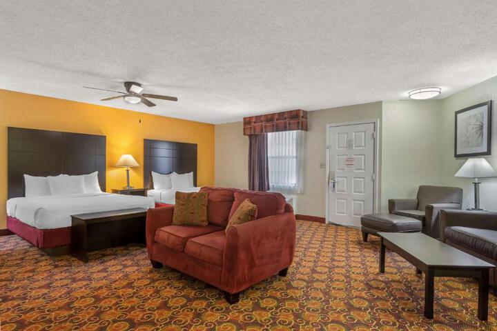1 King Bed Junior Suite Sofa Bed Jacuzzi Microwave and Refrigerator WiFi Full Breakfast (1 of 2)