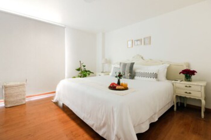 Room 4 of 32