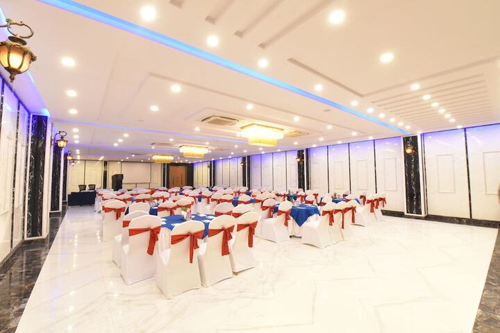 Ballroom/Hall 54 of 68