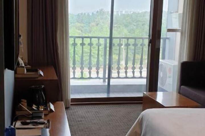 Room 7 of 24