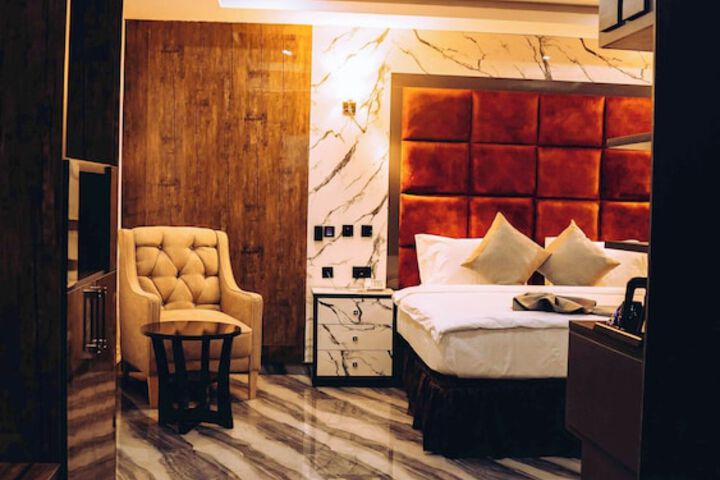 Room 80 of 98