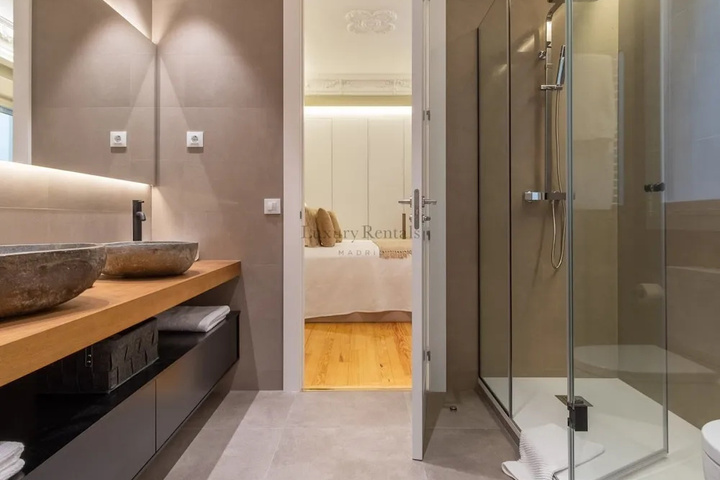 Room 2 of 16
