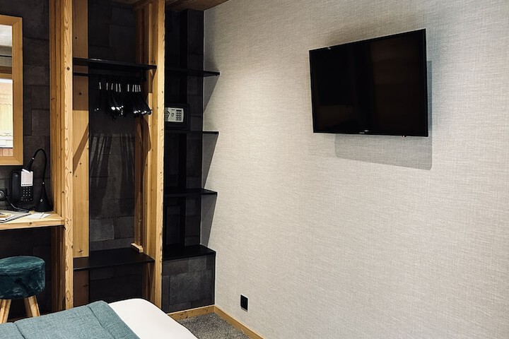Room 14 of 153