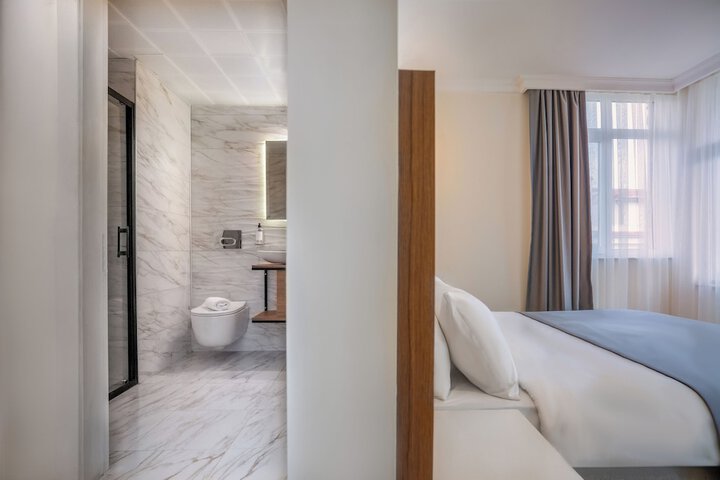 Room 10 of 31