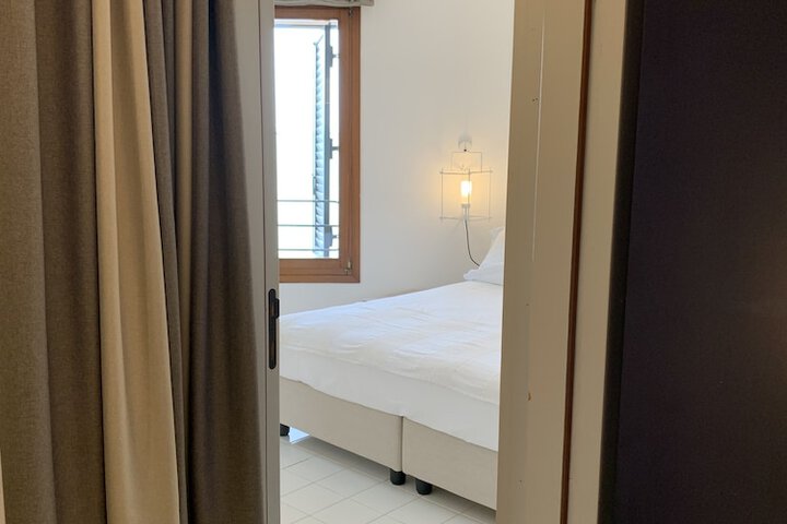 Room 18 of 99