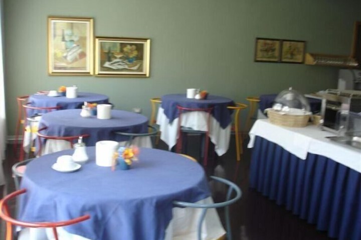 Dining Photos