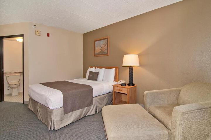 Queen Bed Accessible (11 of 11)