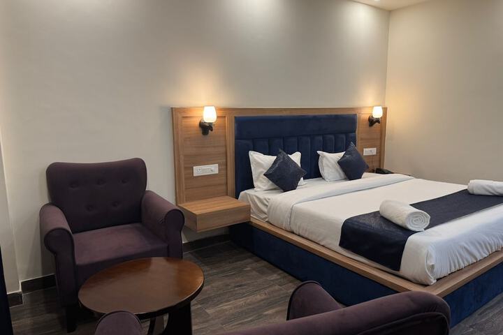 Room 4 of 13