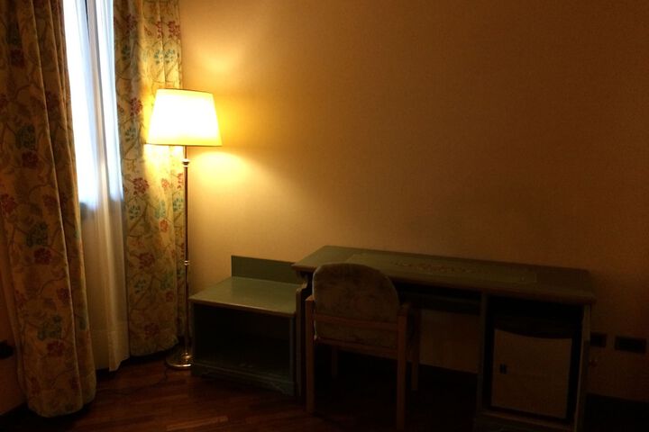 Room 14 of 33