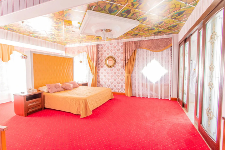 Room 9 of 36