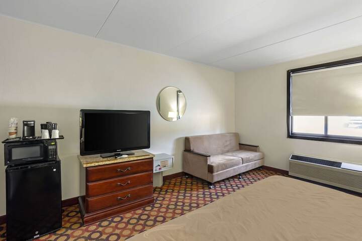 1 King Bed (3 of 11)