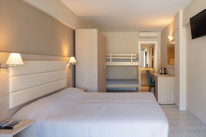 Room 15 of 90