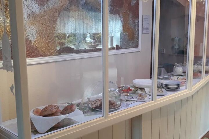 Dining 2 of 21