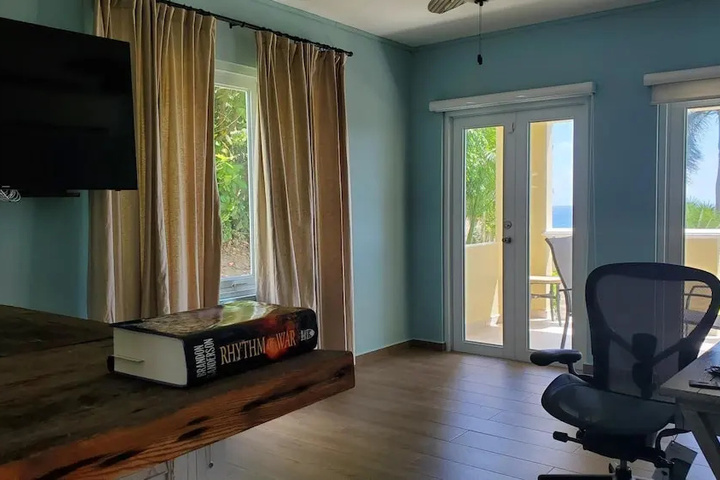 Room 6 of 18