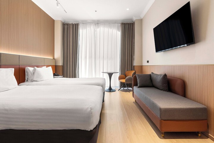 Room 50 of 95