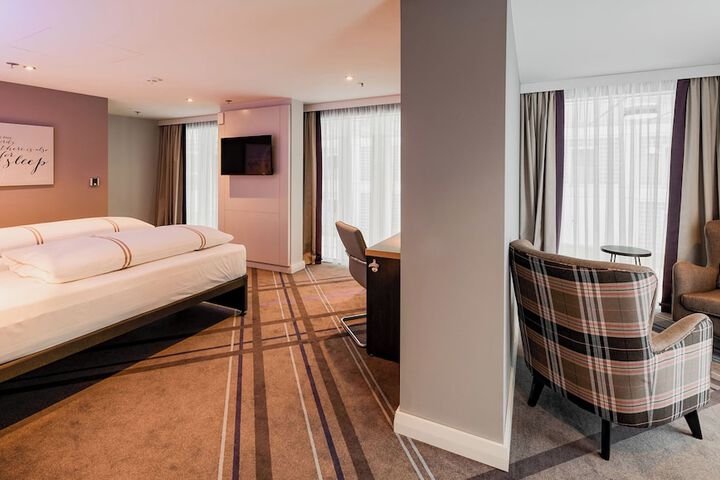 Room 3 of 37