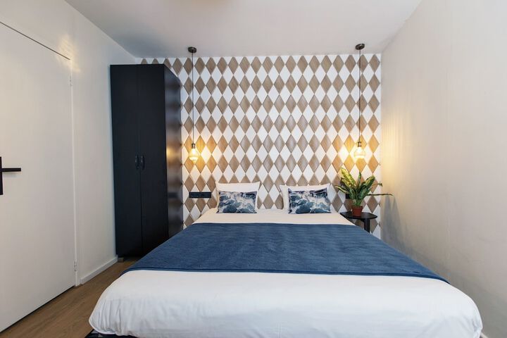 Room 16 of 100