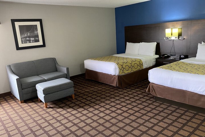 1 Queen Bed Accessible Room (6 of 18)