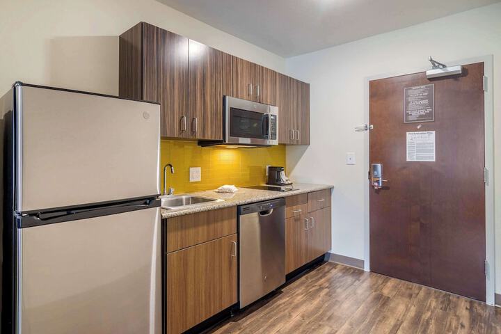 1 King Bed Efficiency Suite (6 of 10)