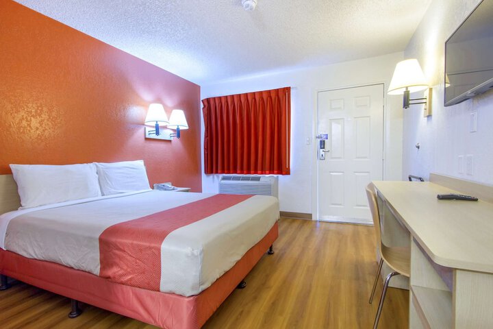 Room 4 of 27