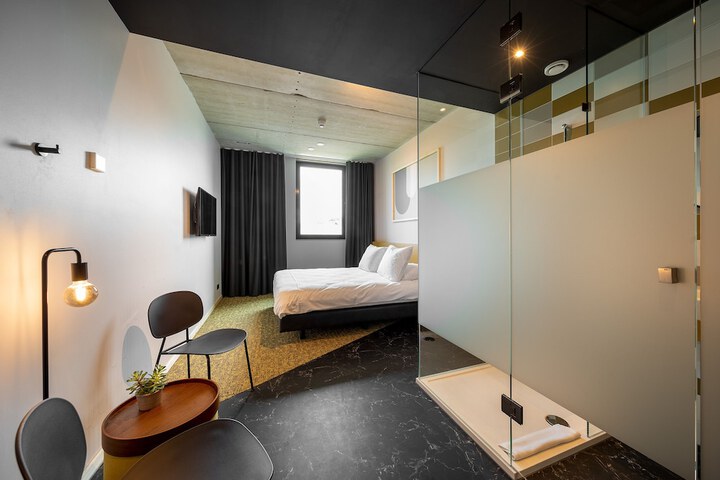 Room 9 of 22