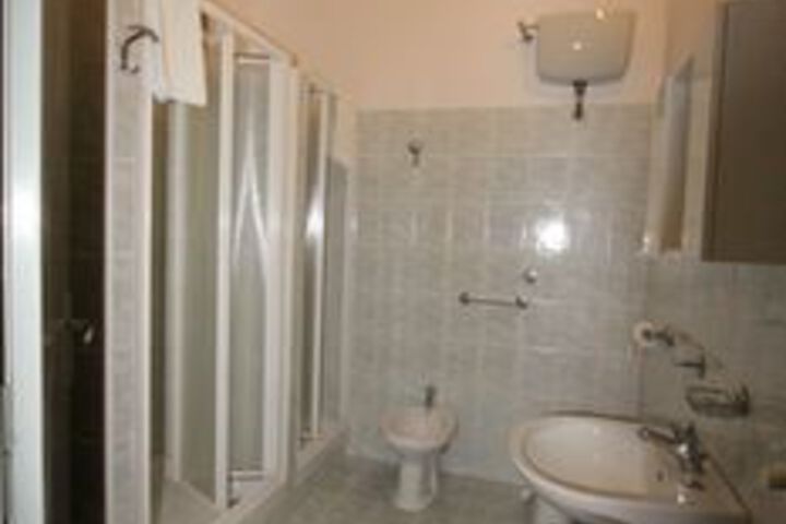 Room 3 of 40